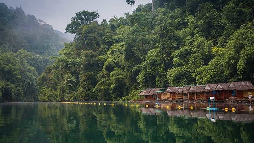 FOTOS: La tribu 'más amenazada del mundo' del Amazonas que se baña con tortugas y come armadillos