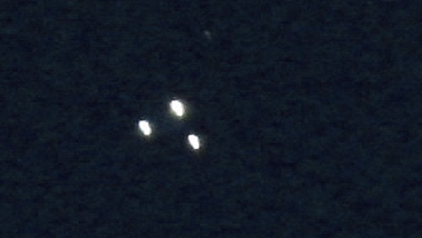 "OVNI sobre Moscú": Extrañas luces azules en el cielo moscovita desconciertan a internautas (VIDEO)