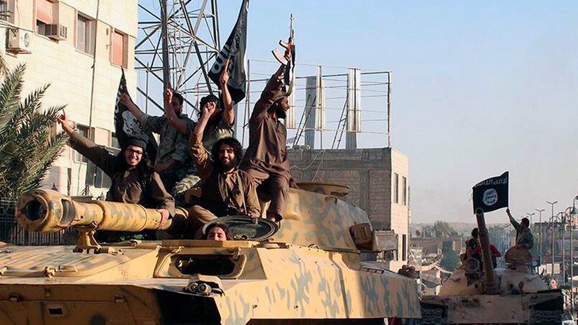 Terroristas del EI toman como rehenes a 130 familias de un campamento de refugiados sirios 