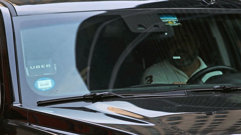 VIDEO: Mujer agrede a un taxista de Uber por negarse a llevarla a donde quería