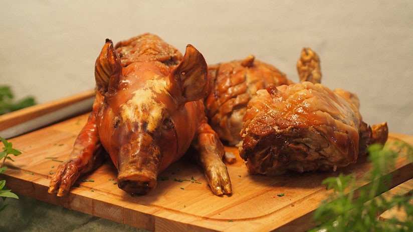 Un ecuatoriano lleva a EE.UU. un cerdo asado en la maleta pero la delicia nacional queda confiscada