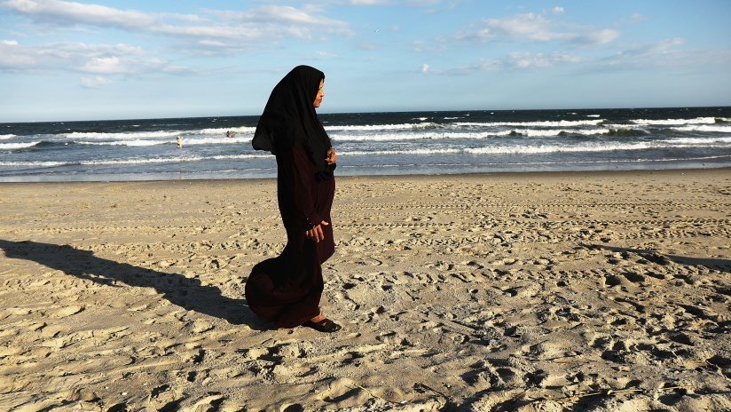 "Terrorista, este no es tu país": Una mujer insulta a una musulmana en un autobús en España (VIDEO)