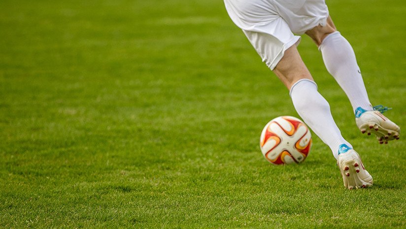 VIDEO: Futbolista argentino marca un gol a lo Maradona tras superar a medio equipo rival