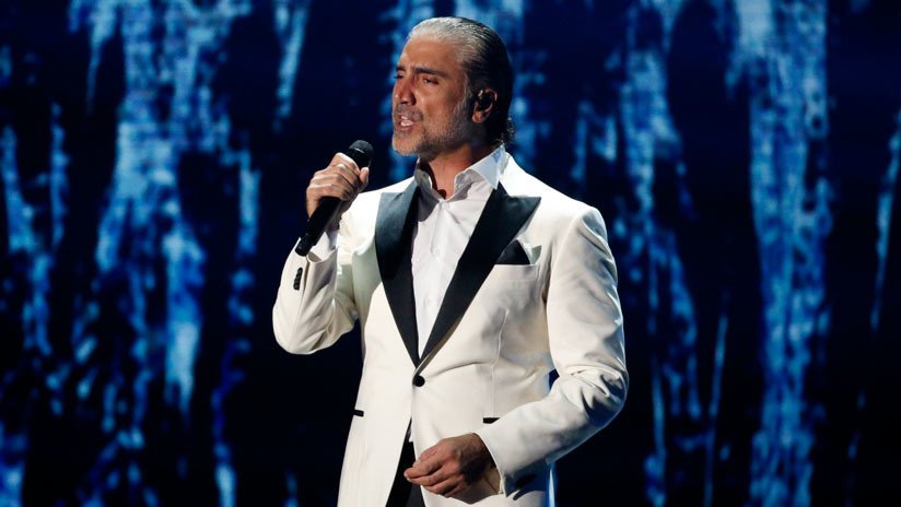 VIDEO: El artista mexicano Alejandro Fernández parece cantar drogado en pleno concierto