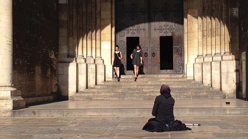 De monja a actriz porno de webcam: La historia de la colombiana que dejó el convento, pero no la fe