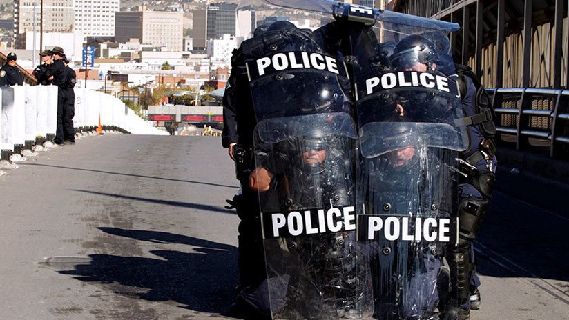 "Dense la vuelta": Trump promete "más tropas" para detener a la caravana de "matones y pandilleros"