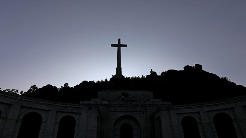 ¿Dónde se enterrarán finalmente los restos del dictador español Francisco Franco?