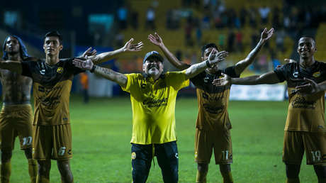 VIDEO: El baile viral de Diego Maradona tras la victoria de su equipo de fútbol conquista la Web