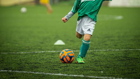 Un niño se rompe tibia y peroné en un partido de fútbol y los aficionados le llaman "farsante"