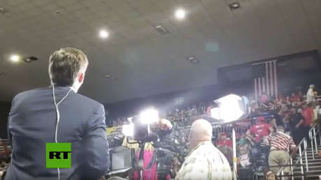 VIDEO: Murciélago irrumpe en un acto de Trump y desata el pánico