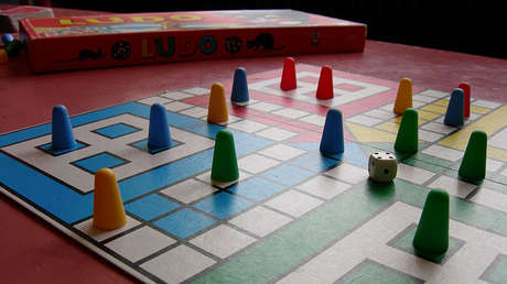 Tres jugadores del Barcelona bajaron 10 minutos tarde del autobús… ¡por una partida de parchís!