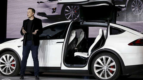 Musk asegura que la esperada actualización del 'software' de los autos Tesla "está por llegar" 