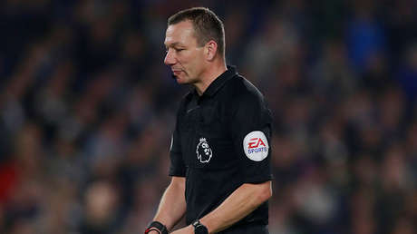 Un juguete sexual obliga a parar un partido de la Premier League y deja una curiosa foto