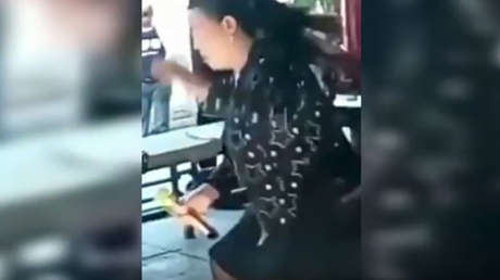 Tragedia en directo: Fallece sobre el escenario mientras ofrece un concierto en China