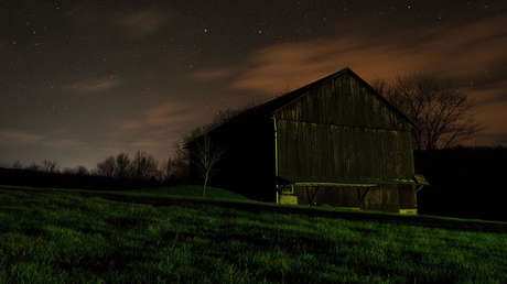 VIDEO: Asegura que filmó un 'fantasma de un solo pie' en el campo