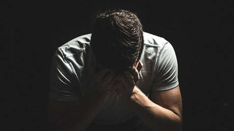 Publica fotos de su esposa y su hija nonata en ataúdes para pedir justicia por sus muertes