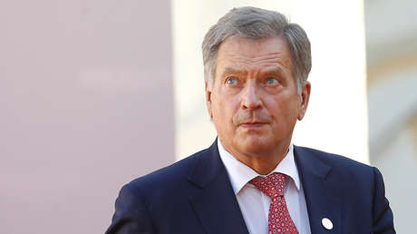 Un gesto de modestia del presidente finlandés conquista la Red (pero no es tan sencillo como parece)