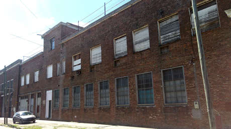 "La próxima semana me quedo sin nada": La crisis argentina en historias de despedidos de una fábrica