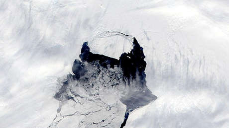 Un inmenso iceberg está por desprenderse del glaciar Isla Pine en la Antártida