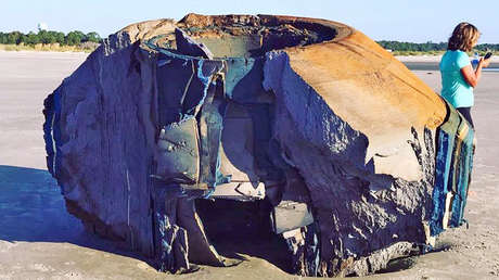 FOTO: Hallan un extraño objeto de apariencia 'alienígena' en una playa en EE.UU.