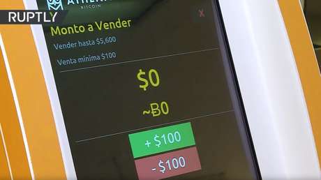 VIDEO: El bitcóin llega a un primer cajero en Argentina como respuesta a la crisis