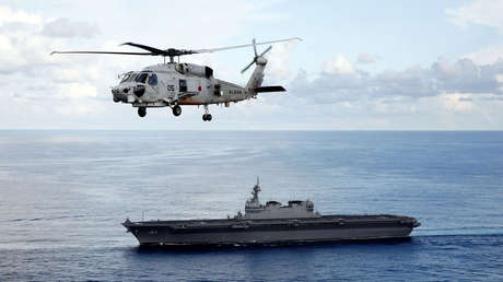 Así se prepara la tripulación de un portahelicópteros japonés para un ejercicio naval