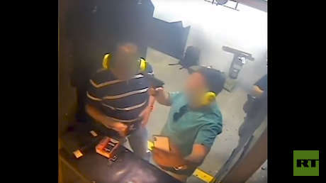 VIDEO: Querían hacerse unas selfis con pistolas y se arrepienten enseguida