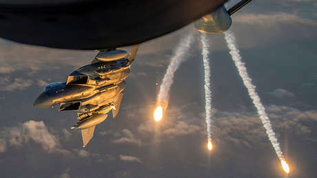 SANA: La coalición internacional bombardea la provincia siria de Deir ez Zor con fósforo blanco