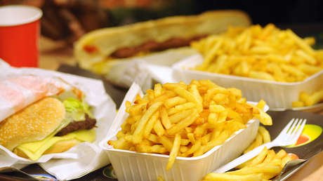 "¡No sirvan a Dipsy!": Un entrenador reparte folletos en restaurantes para ayudar a un joven obeso