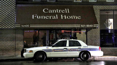 Hallan 11 cadáveres de bebés en descomposición en el techo de una funeraria en EE.UU.
