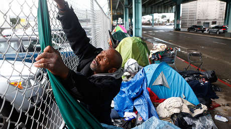 Multimillonarios de San Francisco discuten sobre quién ayudaría mejor a los 'sintecho'