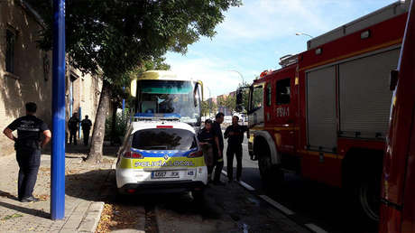 España: El conductor de un autobús queda atrapado en su propio maletero