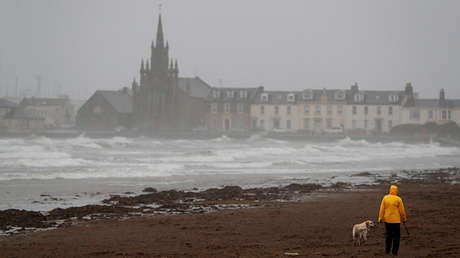 '¡A veces una cascada no cae!': Un escocés graba este fenómeno natural inusual (VIDEO)