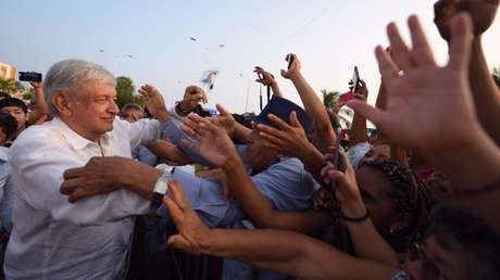 López Obrador promete "rescatar la industria petrolera" tras la reforma energética de Peña Nieto