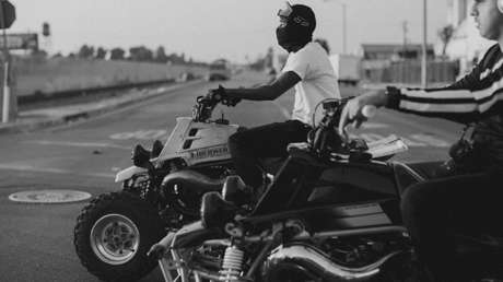 VIDEO: Una caída inesperada en el transcurso de un reportaje