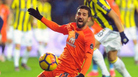 Exjugador del Barcelona podría pasar 12 años en prisión por acoso sexual y posesión ilegal de armas