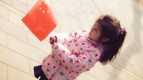 Detienen a una celebridad china por cantar "de manera irrespetuosa" el himno nacional