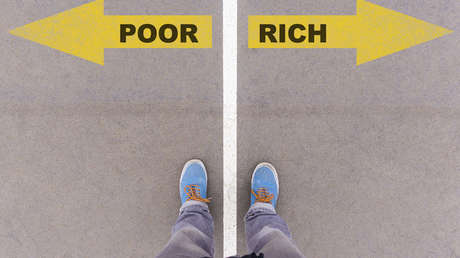 "Para triunfar hay que tener costumbres de ricos": Un colegio de Madrid proyecta un polémico video