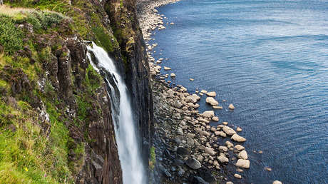 Una fuerte tormenta hace que una cascada se dé la vuelta en Escocia (VIDEO)