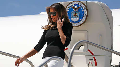 Humo y olor a quemado: El avión oficial de Melania Trump realiza un aterrizaje de emergencia