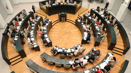 Portavoz en Parlamento regional de Madrid: "Hay niños con derechos y niñas con derechas"