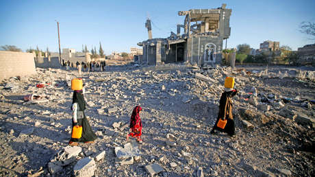 VIDEO: Yemeníes sin recursos comen hojas cocidas para no morir de hambre 