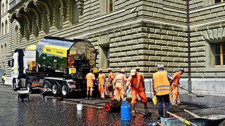 VIDEO: Camión cisterna deviene en fuente ambulante... de hirviente bitumen