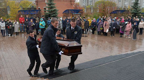 "Juntos para siempre": El novio de una víctima de la masacre de Crimea se lanza por una ventana