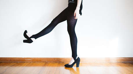 'Antes muerta que sencilla': Multan a tres italianas por andar en casa con tacones