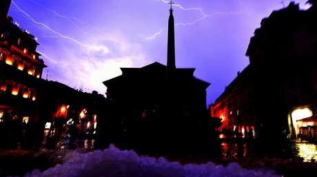 VIDEO, FOTOS: Ríos de hielo en las calles de Roma tras una fuerte tormenta de granizo