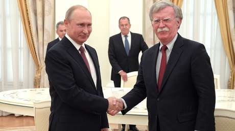 Bolton: Trump estaría "encantado" de reunirse con Putin el 11 de noviembre en París
