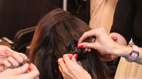 Entra a un salón por un corte de cabello y la peluquera le encuentra un cáncer