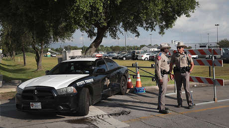 Apunta con un arma a su novia embarazada porque su fiesta de nacimiento duró más de lo previsto
