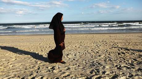 "Terrorista, este no es tu país": Una mujer insulta a una musulmana en un autobús en España (VIDEO)